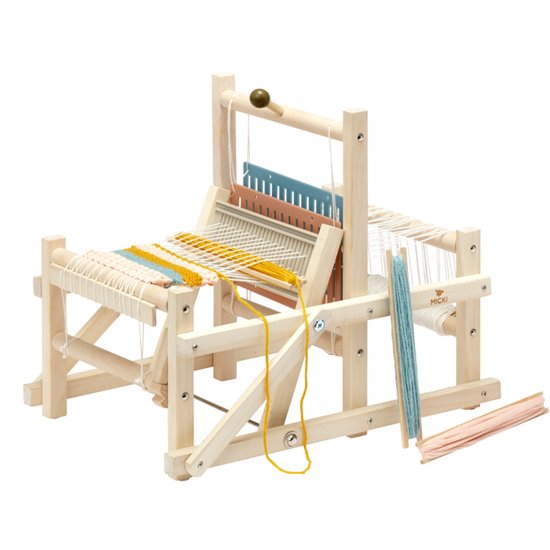 Gekleurde Draden Van Een Oud Houten Weefgetouw Stock Afbeelding - Image