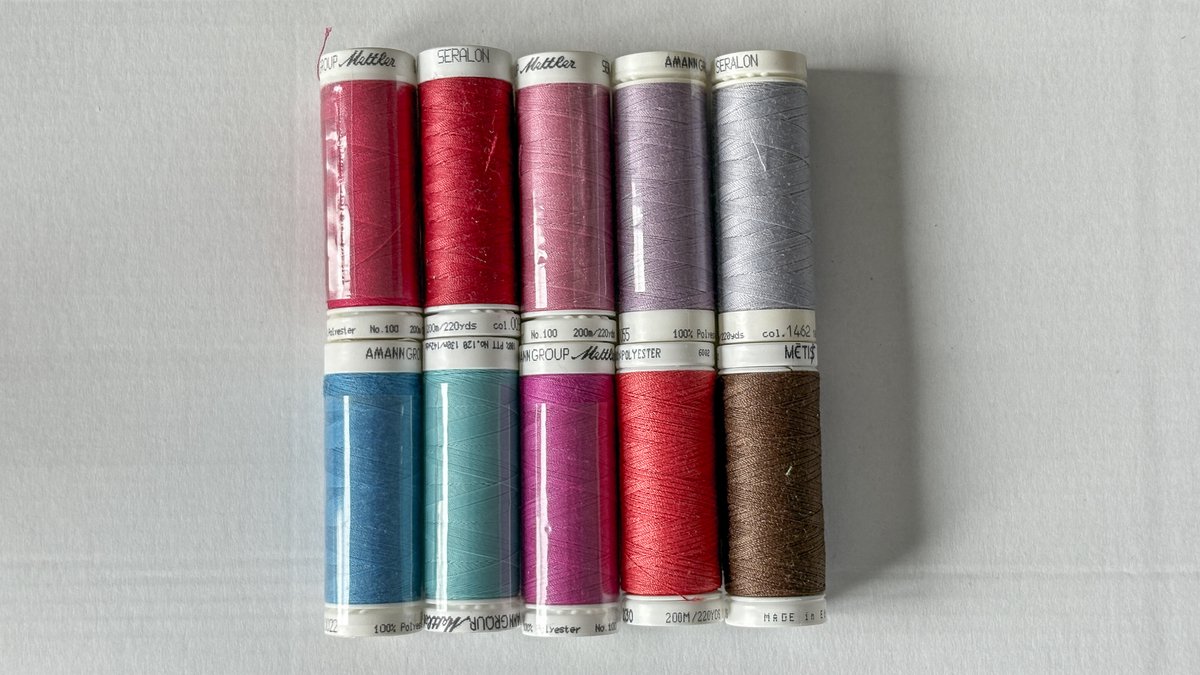 Set van 10× naaigaren – Mettler Seralon & Métis – 200m – Turquoise, fuchsia, rood, lila & zilvergrijs