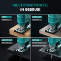 Vier afbeeldingen die de ProXtar decoupeerzaag tonen bij het zagen van hout (tot 65mm), laminaat (tot 60mm), kunststof (tot 30mm) en metaal (staal tot 6mm, aluminium tot 12mm).