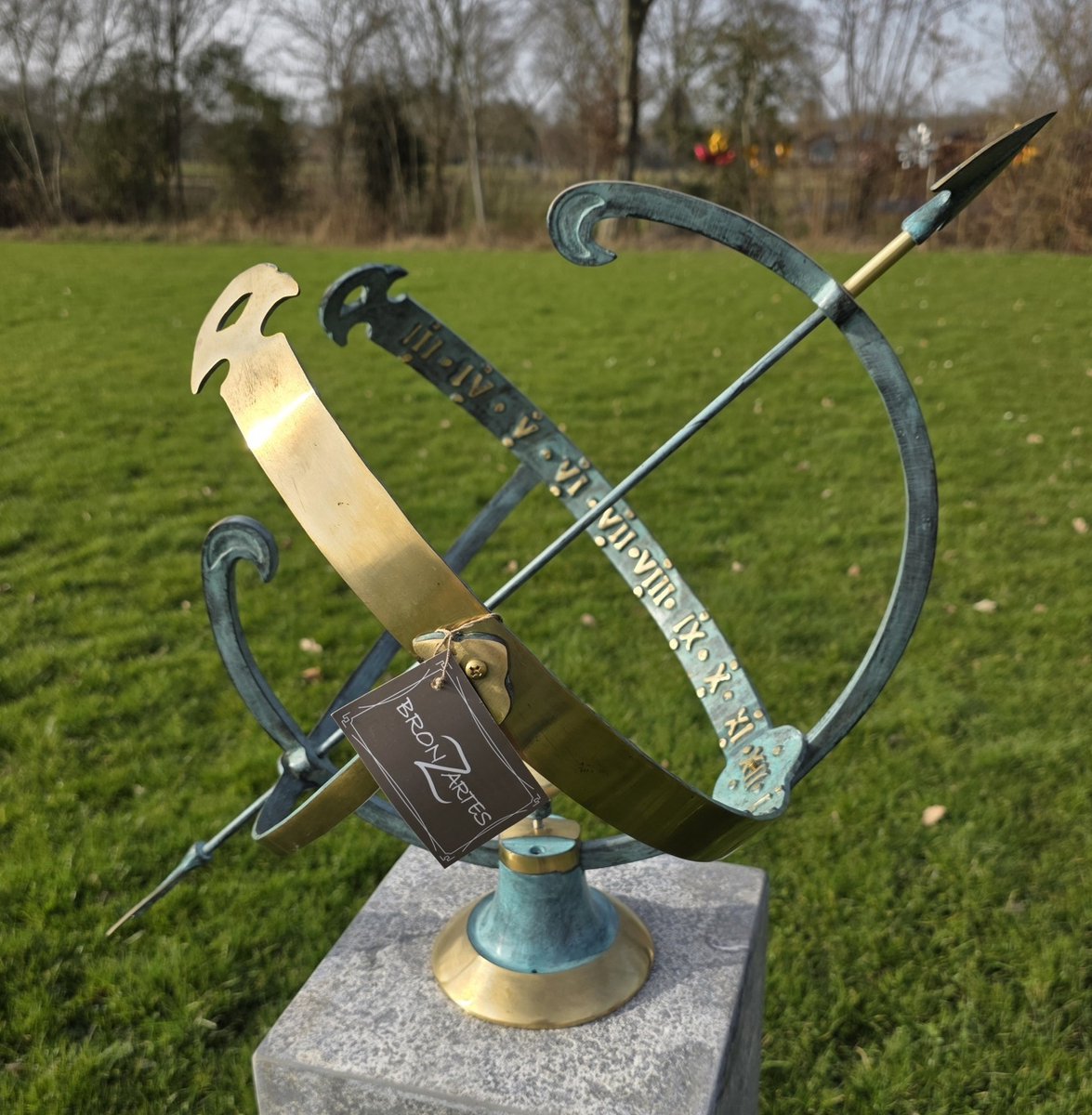 Tuinbeeld - bronzen beeld - Zonnewijzer - Bronzartes - 45 cm hoog
