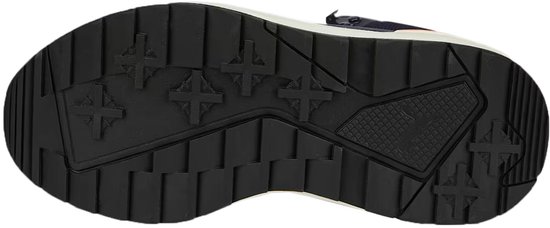 Zwarte buitenzool van een Puma sneaker met een profiel van kruisvormige patronen.