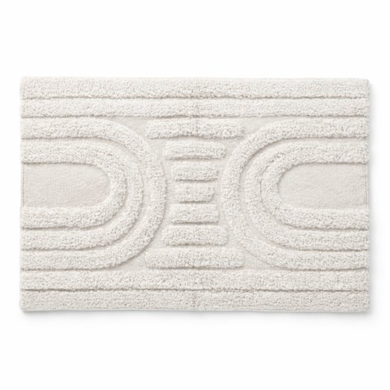 Beige badmat met een textuur en geometrisch boogontwerp van lijnen en rechthoeken.