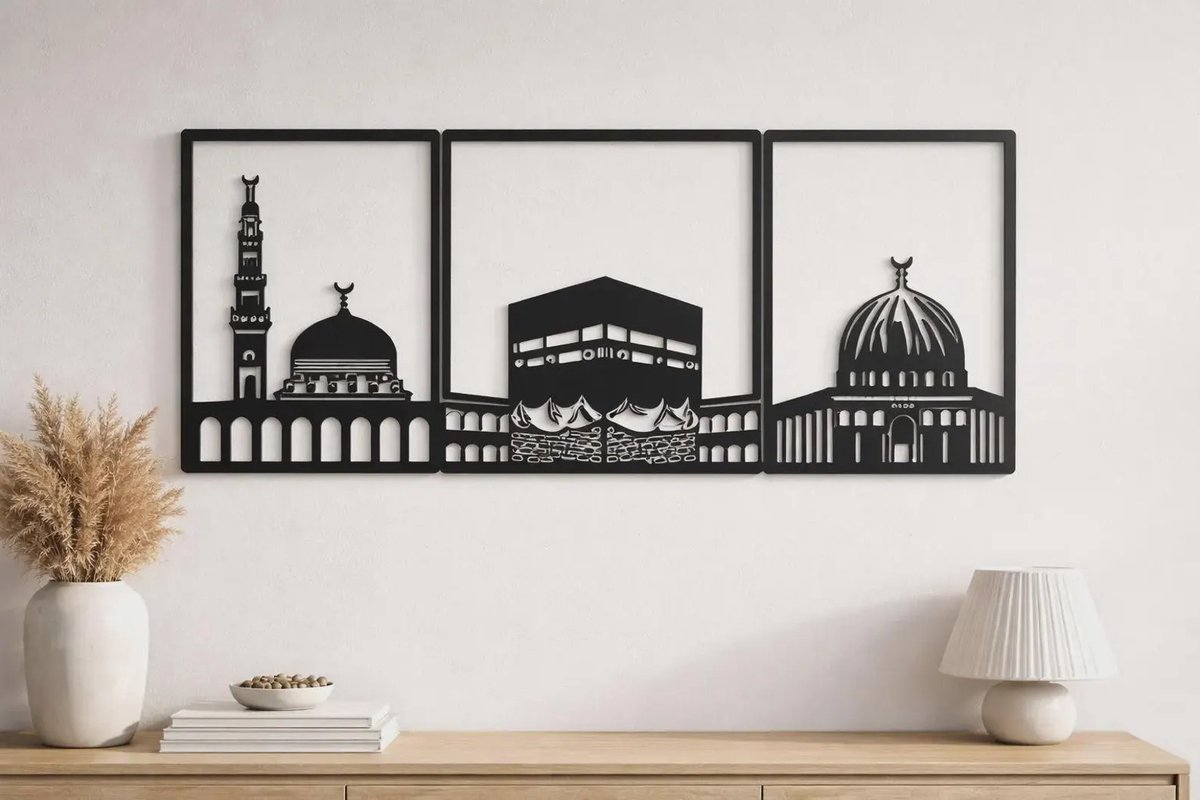 Islamitische Houten Wanddecoratie Kaaba & Moskee Skyline – Zwart – Moderne Muurdecoratie – 90 x 40 cm – 3 Panelen