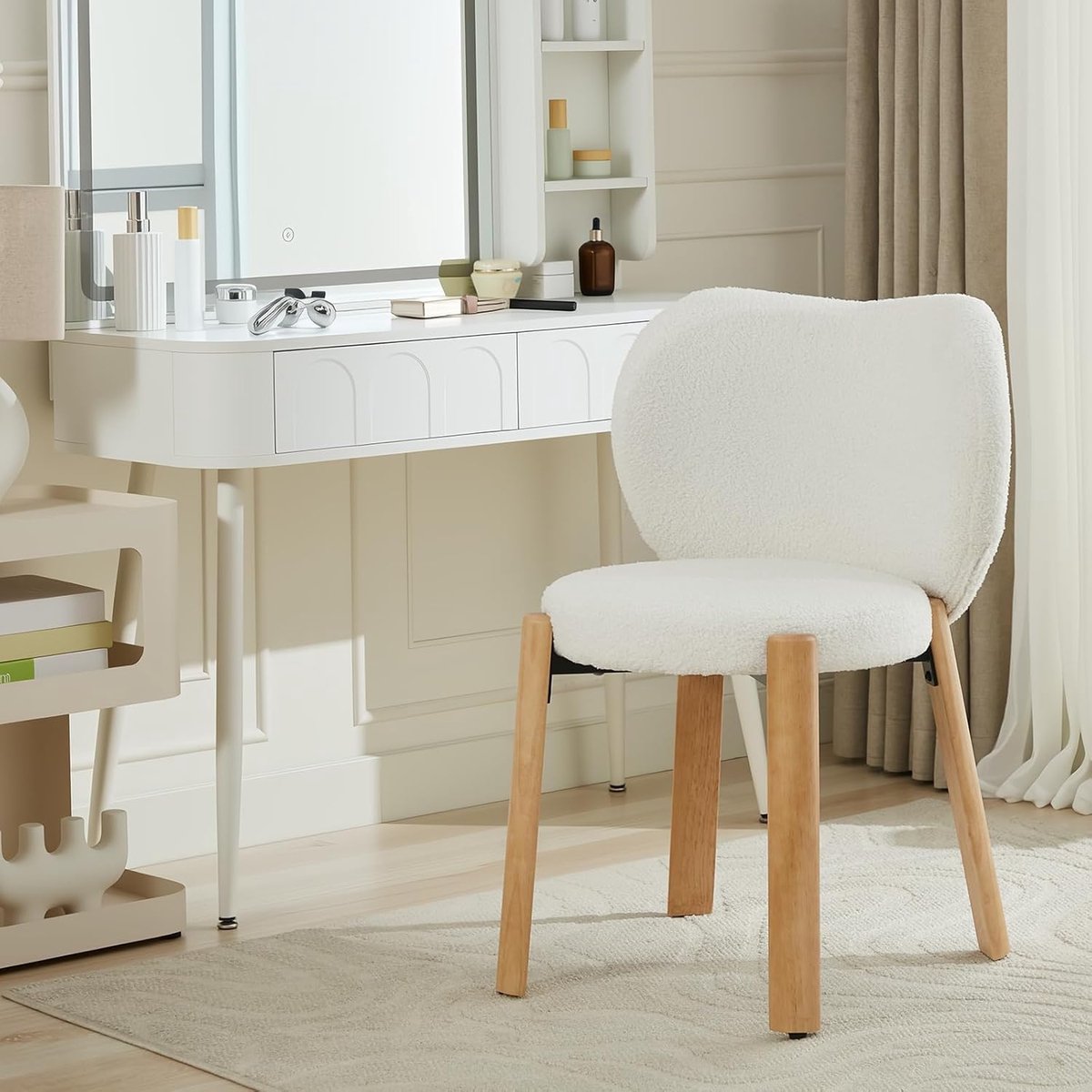 Luxe Teddy Eetkamerstoel / Kaptafel Stoel - Bouclé Bijzetstoel met Hartvormige Rugleuning & Massief Houten Poten - Zonder Armleuning - Wit