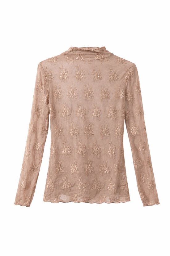 Achterkant beige kanten top met lange mouwen, hoge hals en bloemenpatroon.