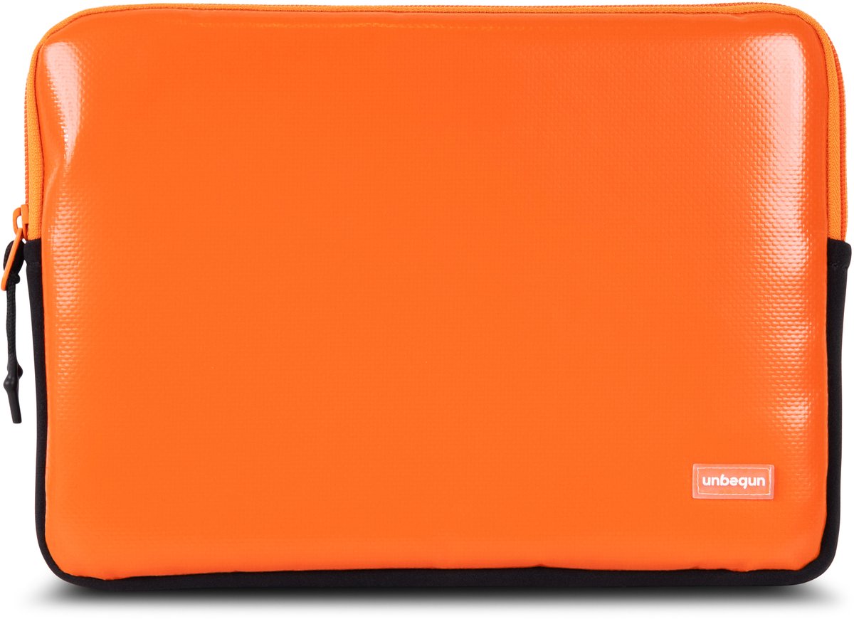MacBook Neo 13 inch hoes van gerecycled materiaal (duurzaam) - Oranje laptop sleeve/case voor nieuwe MacBook Neo (2026)