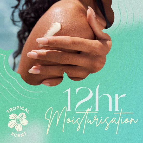 Huid wordt ingesmeerd met witte body butter, met '12hr Moisturisisation' en tropische bloem.