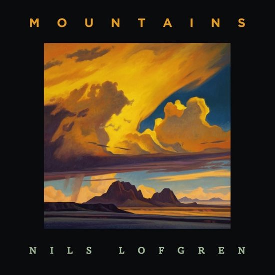 Albumhoes met de tekst 'MOUNTAINS' bovenaan en 'NILS LOFGREN' onderaan, met een schilderachtige afbeelding van bergen onder een dramatische gele en oranje lucht.