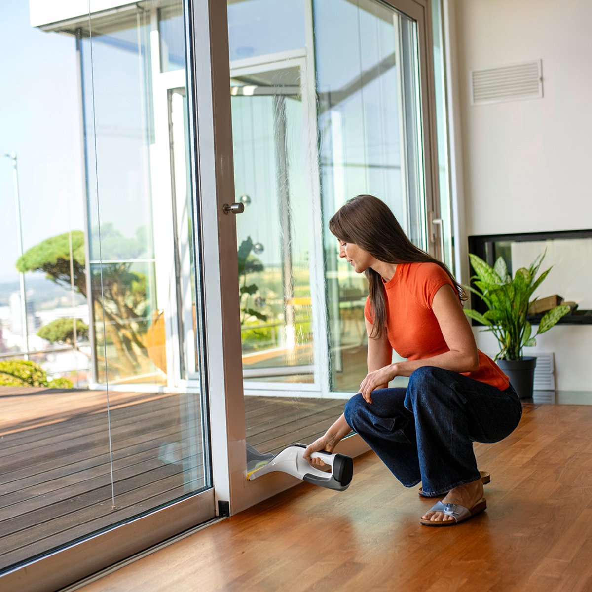 Kärcher Window Vac WV 8 Signature Line draadloze ruitenreiniger - Raamwisser looptijd accu 55 minuten voor 165 m² - Ramenwasser douche en andere gladde oppervlakken - Smalle zuigmond - Outdoor doek met schraper - Incl. sproeiflacon en microvezeldoek thumbnail 7