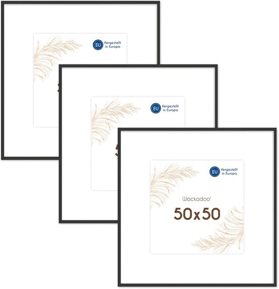 Drie zwarte fotolijsten met het 'Hergestellt in Europa' logo en 'Wackadoo 50x50'.