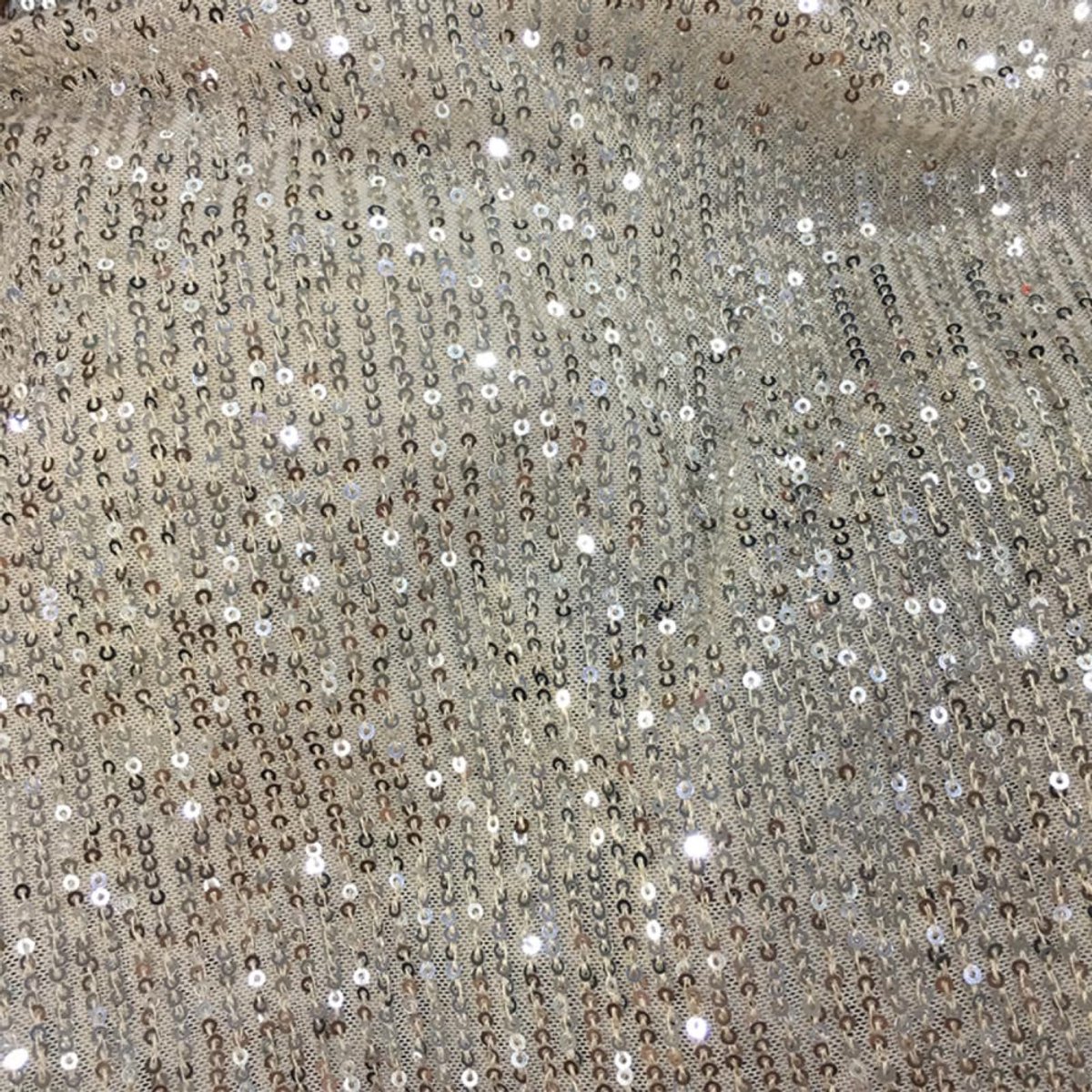 Elastische Mesh Stof - Glinsterende Sequins met 3 mm Lijnen - Breedte 125 cm