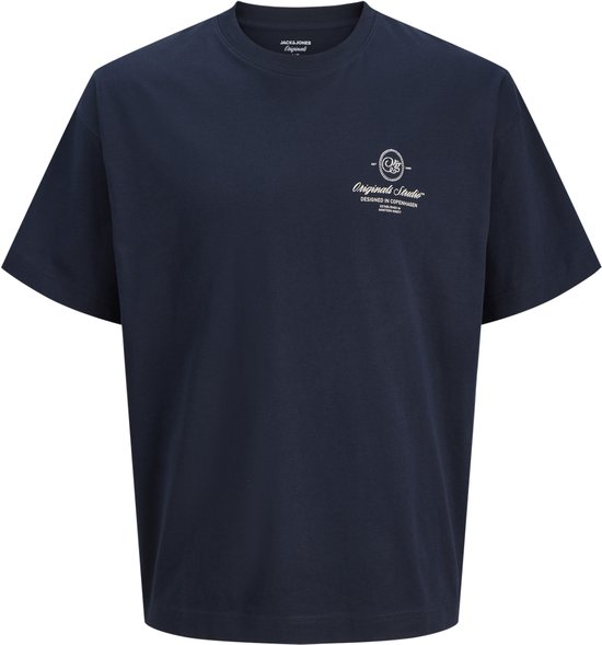 Donkerblauw t-shirt met witte 'Originals Studio' print op de borst.