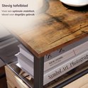 Close-up van een stevig, vintage bruin tafelblad op een zwart metalen frame. Boeken liggen op de onderste planken.