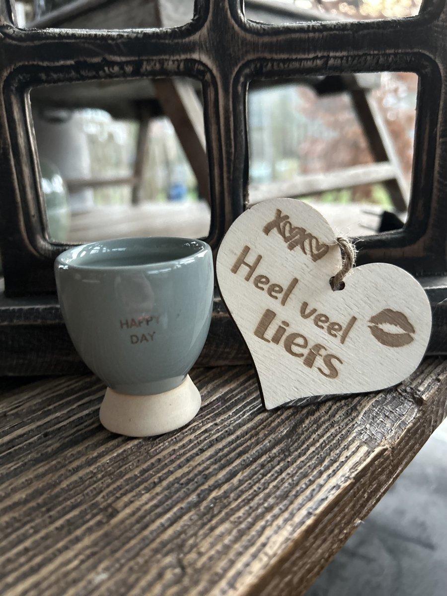 Creaties van hier Sojakaars in eierdop Happy Day met houten hartje - 6 cm - Keramiek