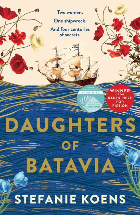 Boek kaft met zeilschip, blauwe golven en bloemen. 'Two women. One shipwreck. And four centuries of secrets. DAUGHTERS OF BATAVIA STEFANIE KOENS'.