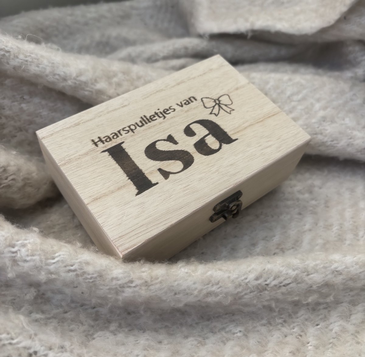 Bewaarkistje | haarspulletjes | knipjes | opbergen | gepersonaliseerd | cadeau | gegraveerd | handgemaakt | kleine frum | knipjes