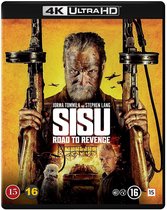 4K Ultra HD Blu-ray hoes met een man met een baard die twee geweren vasthoudt. Titel: SISU - ROAD TO REVENGE. Met leeftijdsclassificatie 16.