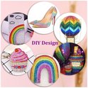 Collage van DIY ontwerpen met strass steentjes: telefoonhoesje, schoenen, tas, taartje, regenboog.