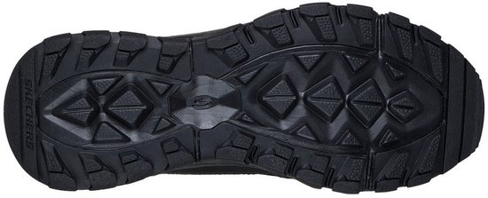 Zwarte buitenzool van een sneaker met een stevig, geometrisch profiel.