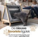 Grijze dieren tent op poten met een kat die naar binnen gaat. "De nieuwe favoriete ligplek" staat groot geschreven.