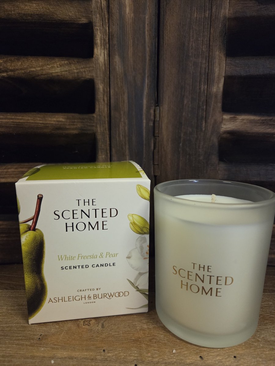 Ashleigh & Burwood White Freesia & Pear - geurkaars - 40 branduren - 1 stuk