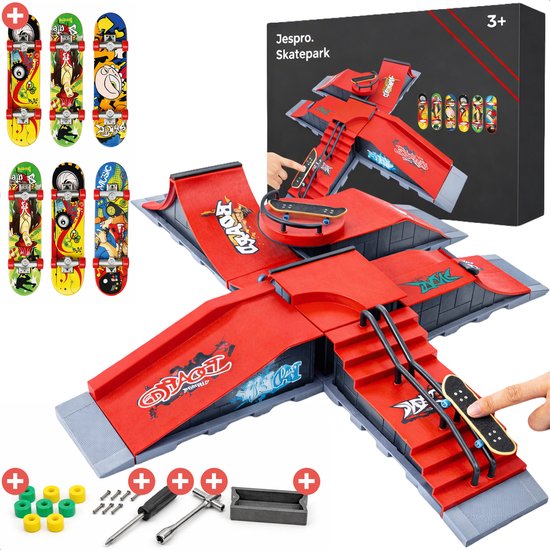 Jespro skatepark speelgoed met 6 skateboards, rode hellingen en grijze basis.