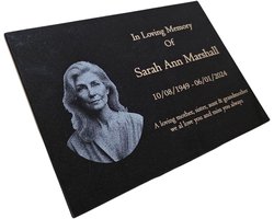 Gepersonaliseerde gedenkplaat - Grafsteen tuinmonument - Herdenking geliefde - Gouden belettering weerbestendig - 29x21cm - Zwart