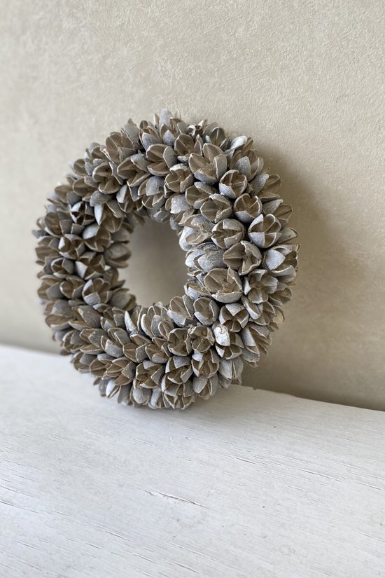 Krans | Bakuli | Sandstone | 40cm | Woonaccessoires | Woonaccessoire | Landelijk | Industrieel | Interieur | Woon | Decoratie | Woondecoratie | Woonkrans | Wonen | Kerstkrans | Sfeervol | Kerstmis | Pasen | Paaskrans | Living | Woonkamer | Woonboot