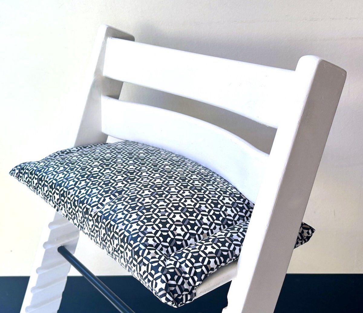 Geometric zitkussen voor de stokke tripp trapp kinderstoel- grey-geometrisch-gecoat-liefleukenhip