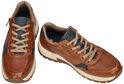 Paar bruine sneakers met rits, veters en donkerblauwe accenten.