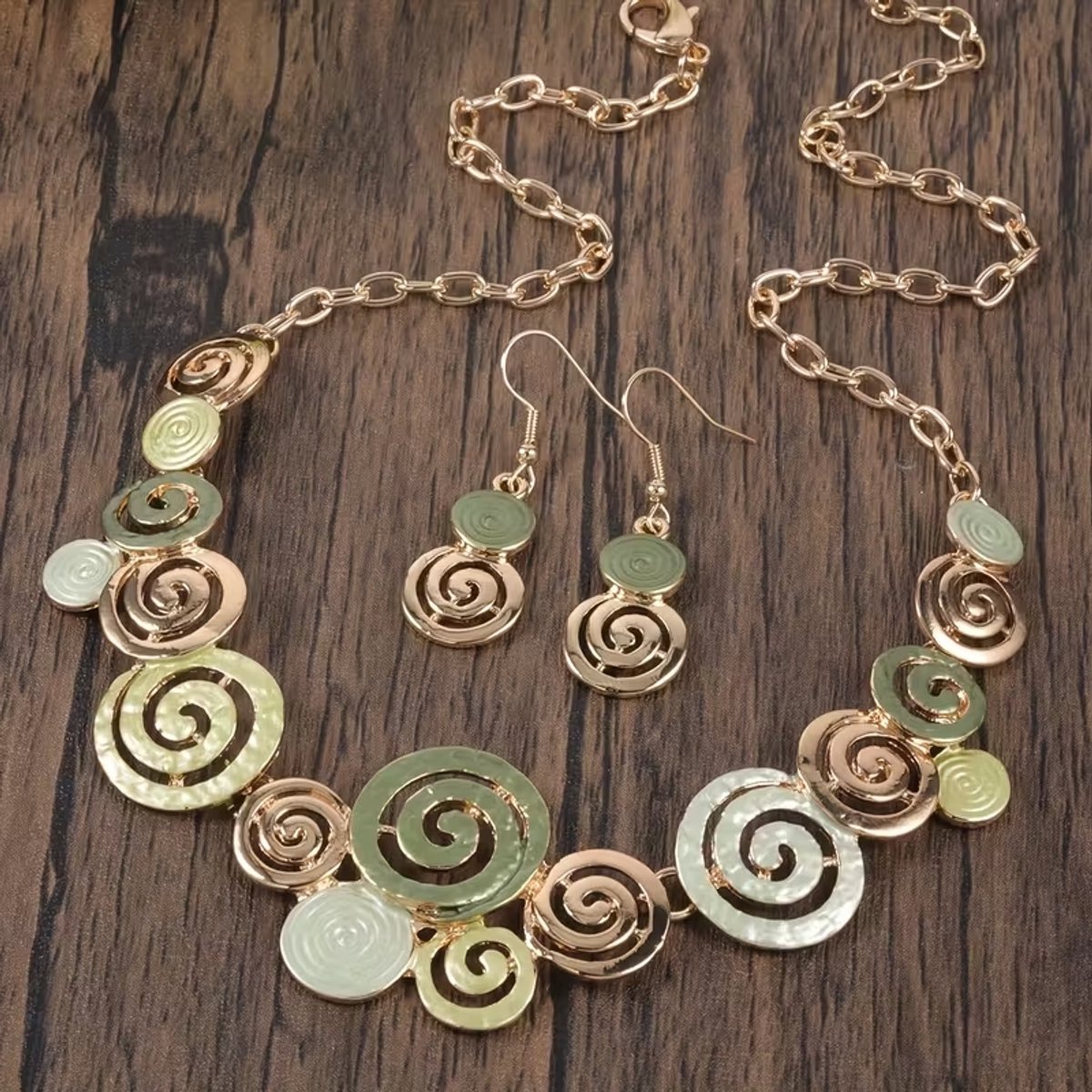 My Sweet Romance® 2-delige sieradenset dames – Ketting 49+5 cm met hanger & bijpassende oorbellen 3,8x1,78 cm – Boho Vintage stijl – Geometrisch spiraalontwerp