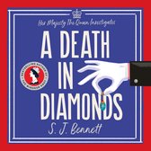 Boekcover 'A Death in Diamonds'. Een witte handschoen met een diamanten hanger en de tekst 'Her Majesty The Queen Investigates A Death In Diamonds'.