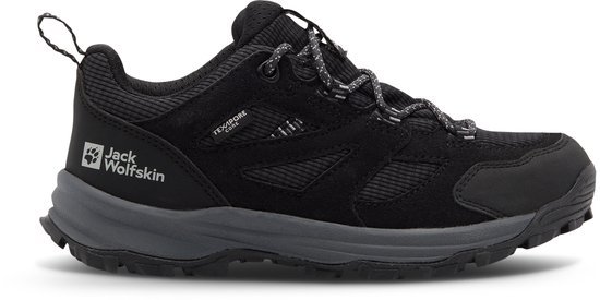 Chaussure de randonnée noire à semelle grise, lacets et logo Jack Wolfskin.