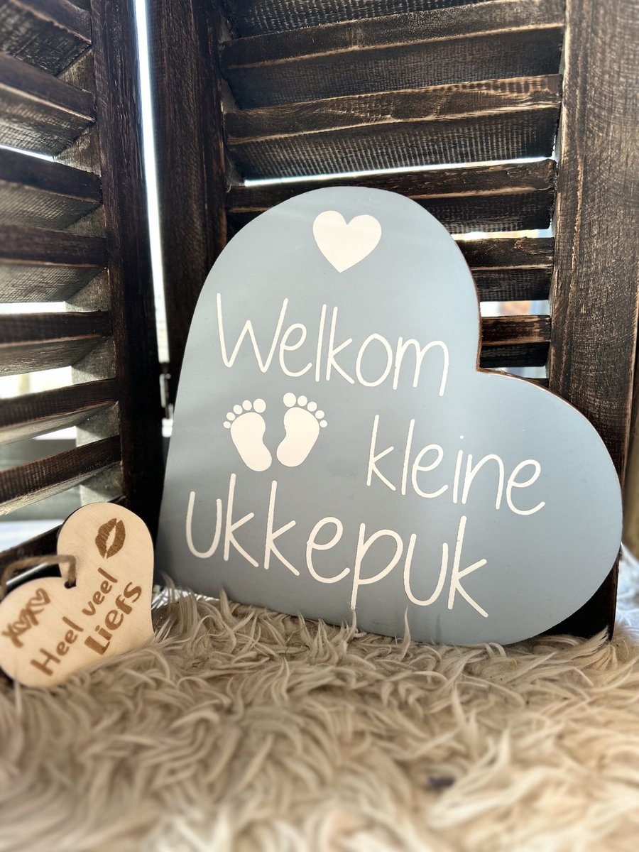 Creaties van Hier – Teksthart Welkom kleine ukkepuk met hartje - baby Blauw - 25 cm – Kraamcadeau - baby