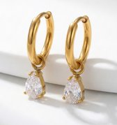 Gouden oorbellen met druppelvormige zirkonia hangers.