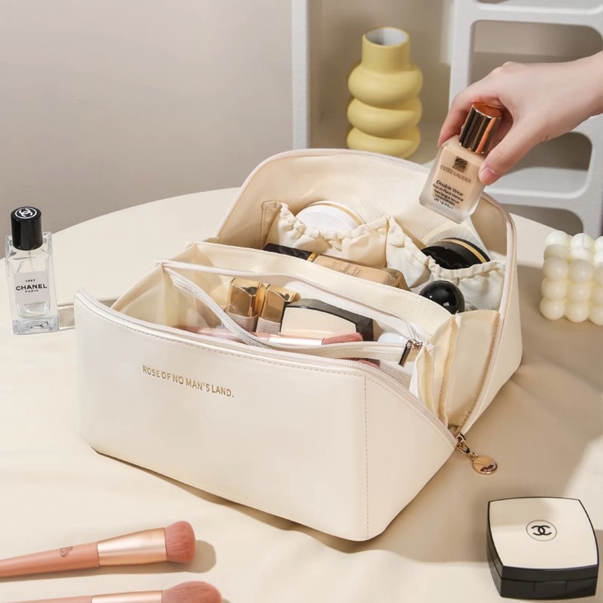 Make-up Tas Dames & Meisjes - Grote Toilettas voor Reizen & Vakantie - Beauty Case met Grote Opening - Cosmetica Organizer met Vakken - Waterafstotend PU Leer - Reis Etui voor Make up & Verzorging - Handige Badkamer Opbergtas - Beige