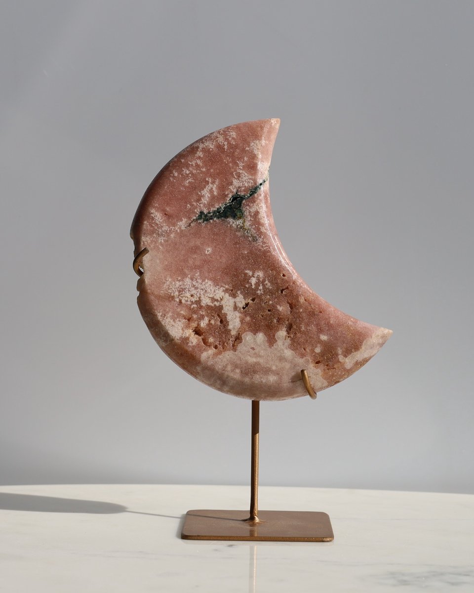 Unique Gemstones – Roze Amethist maan op standaard - Edelstenen en Mineralen - Kristallen - Spiritualiteit - Woondecoratie