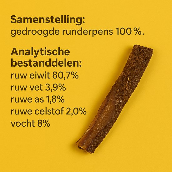 Gedroogde runderpens, een natuurlijke hondensnack, op een gele achtergrond.