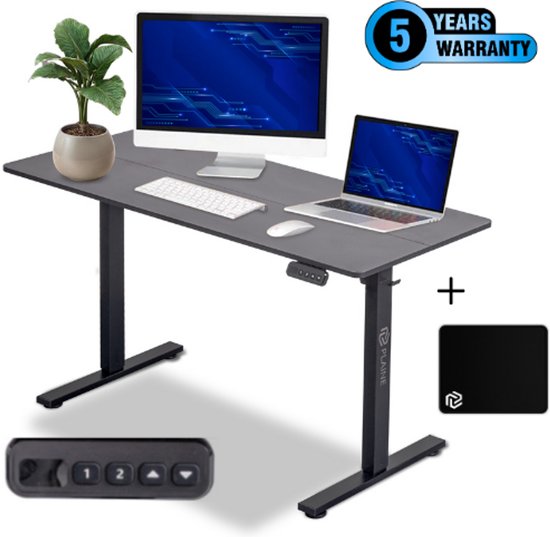 Zwart bureau met monitor, laptop, toetsenbord, muis en plant. Inclusief muismat en bedieningspaneel. 5 jaar garantie.