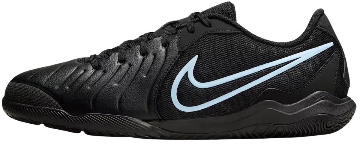 Zwarte Nike Tiempo Legend 10 Academy IC zaalvoetbalschoenen voor heren met lichtblauwe swoosh.