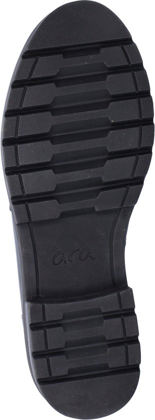 Zwarte profielzool van een loafer met Ara logo.
