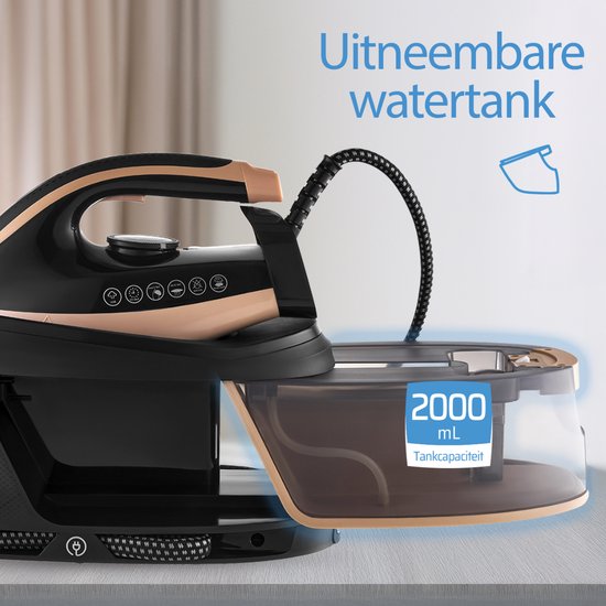 Zwart strijkijzer met gouden accenten en een transparante 2000 ml watertank. "Uitneembare watertank" is zichtbaar.