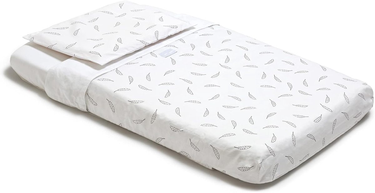 Image of 4-delige Wieg Beddengoedset – 100% Katoen – Hoeslaken 83x50 + Dekbedovertrek + Kussensloop + Dekbed – Wit met zwarte Veren motief | Perfect Kado