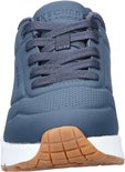 Vooraanzicht van een blauwe Skechers sneaker met veters, met "SKECHERS LOS ANGELES" op de tong.