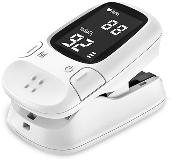 Witte saturatiemeter op de vinger met een digitaal scherm dat 92% SpO2 en 88 bpm weergeeft.
