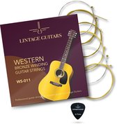 Verpakking met 'WESTERN BRONZE WINDING GUITAR STRINGS WS-011' en een afbeelding van een gele akoestische gitaar. Ernaast liggen de gouden snaren en een plectrum.