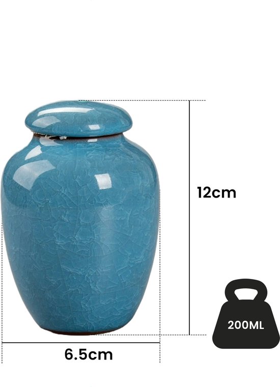 Lichtblauwe keramische urn, 12 cm hoog en 6,5 cm breed, met een craquelé-afwerking.