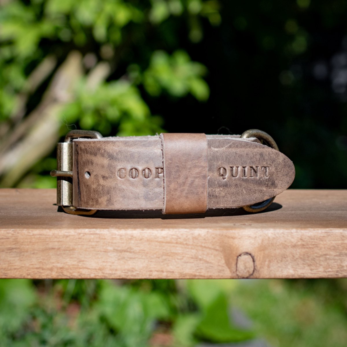 Cooper & Quint Bold Brede Leren Halsband - Stone - Small - 3 cm - Oud Messing