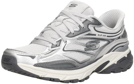 Zilverkleurige Skechers sneaker met "Slip-ins" logo en veters.