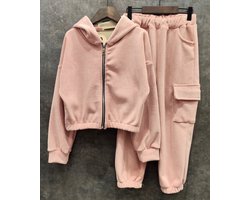 foto van Joggingpak meisjes 2-delig – Vest met Capuchon & Joggingbroek – Zachte Fleece – Maat 158/164 – Kleur Zacht roze - Topkwaliteit